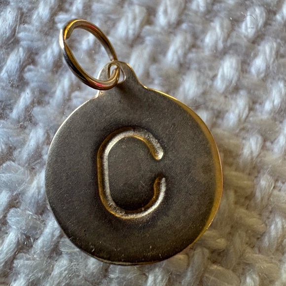 Helen Ficalora “C” charm 14K Gold Pendant Charm. With box and certificate. - Picture 6 of 7